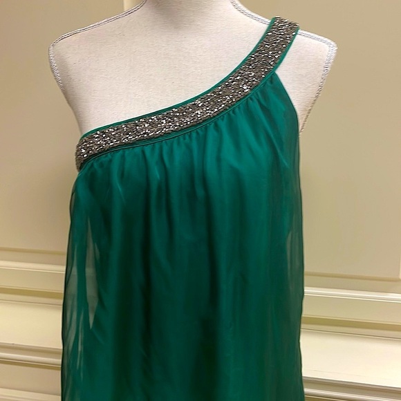 Parella xFrancesca’s Emerald Green One Shoulder Heavy Beaded Top Chiffon Overlay - Picture 1 of 8